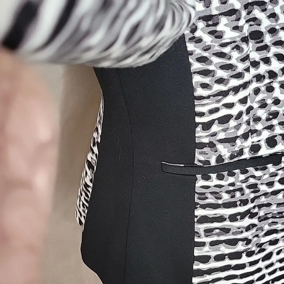 CALVIN KLEIN Black and White Animal Print Jacket Size 2 - Picture 4 of 7